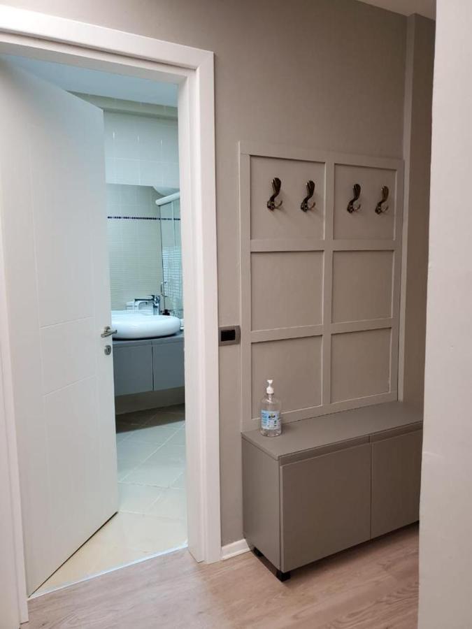 Helga'S Deluxe 3 Apartment Tirana Extérieur photo