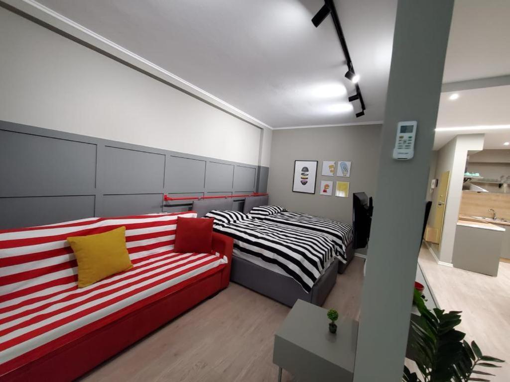 Helga'S Deluxe 3 Apartment Tirana Extérieur photo